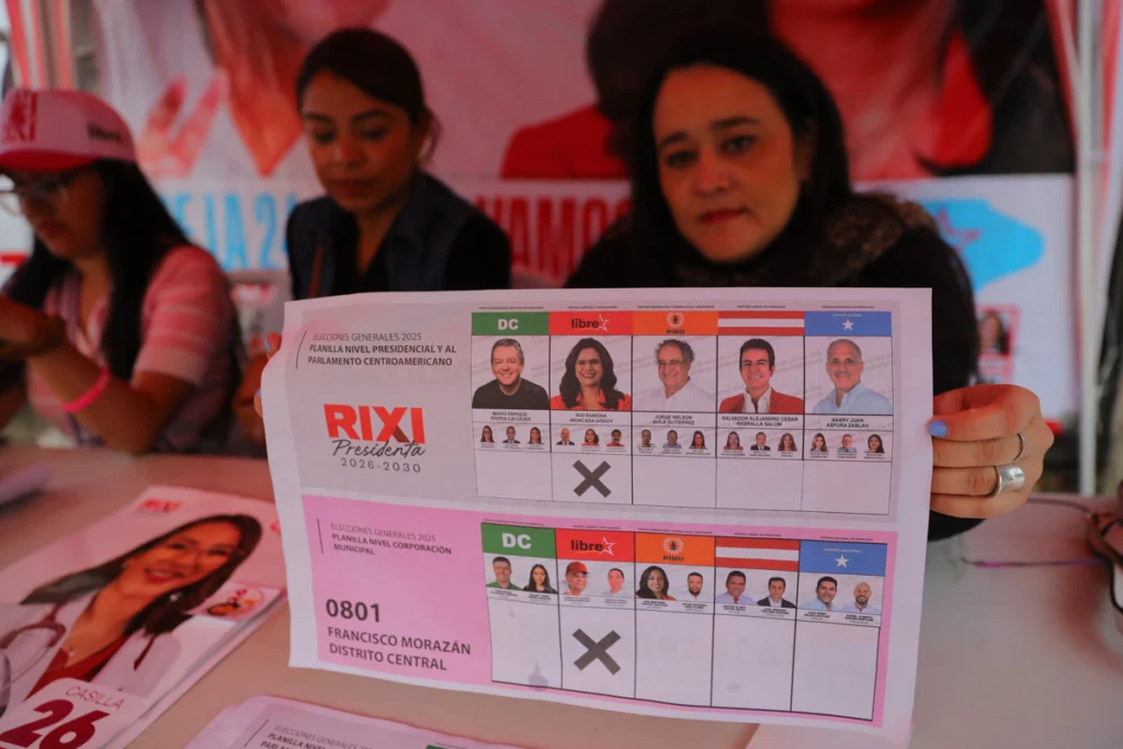 En imágenes: Honduras vota en una jornada decisiva marcada por amplia participación 4 58eabed31c6f4728c62f2eff00ef34433900023c