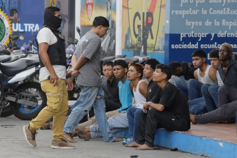 ame8396 ecuador violencia