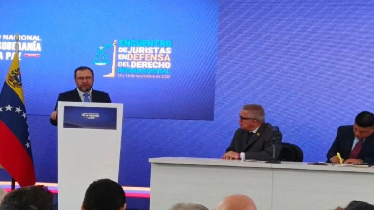 canciller yvan gil