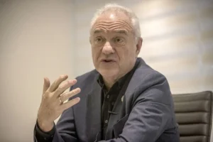 Uruguay promueve paz en el Caribe frente a escalada militar de EE.UU. 14 mario lubetkin