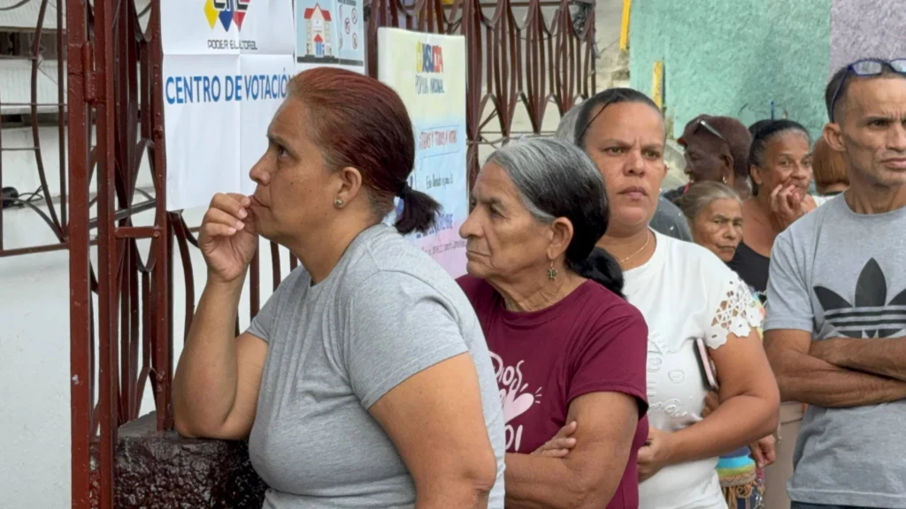 Con entusiasmo y convicción vive Venezuela la Cuarta Consulta Popular 2 photo 4979065431054289726 w