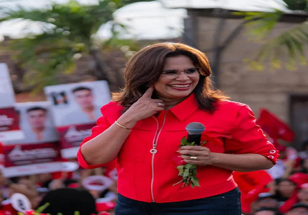 rixi presidenta whatt.jpg