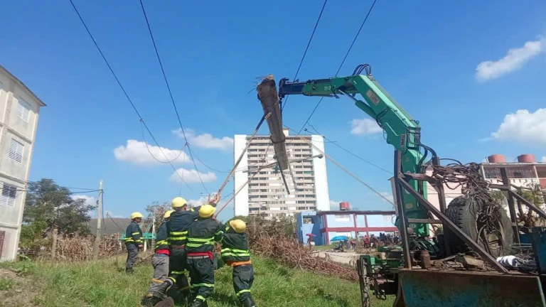 santiago de cuba recuperacion electricidad foto empresa electrica ss