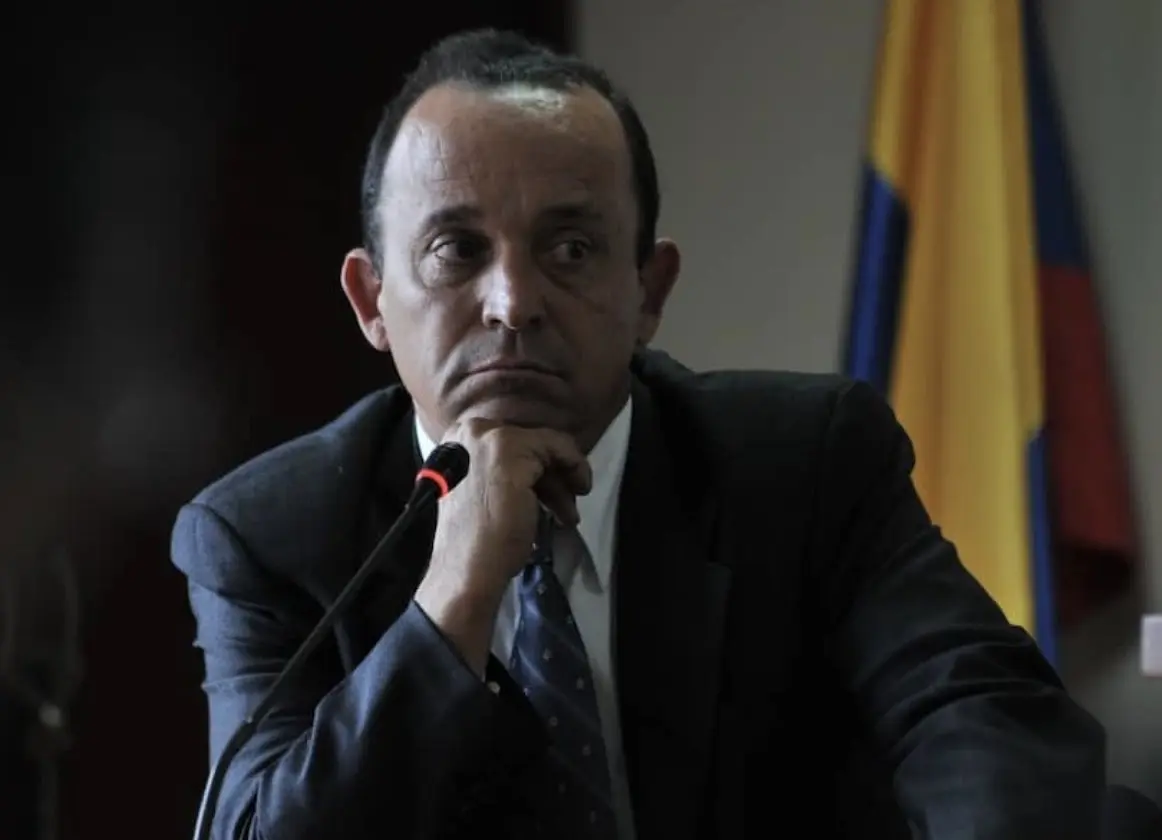 santiago uribe velez.jpg