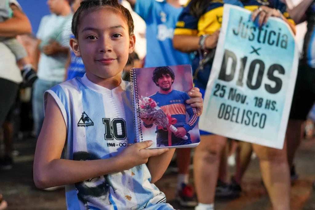 En imágenes: Recuerdan a Maradona en Buenos Aires y piden justicia para "El Diez" 6 whatsapp image 2025 11 25 at 5 23 13 pm 1