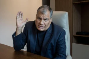 Expresidente Correa: MCM es una guerrerista rodeada de delincuentes como Noboa y Moreno 15 8022992862001w