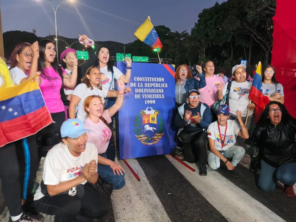 Venezolanos protagonizan gran marcha nocturna contra piratería de EE.UU. 2 c58d1081 6f1f 44a7 b518 39249d997e3f