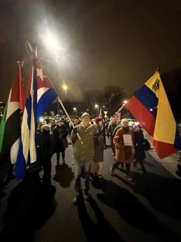 Noruega: masivas manifestaciones contra entrega del Nobel de la Paz a María Corina Machado 7 fotos marcha 1