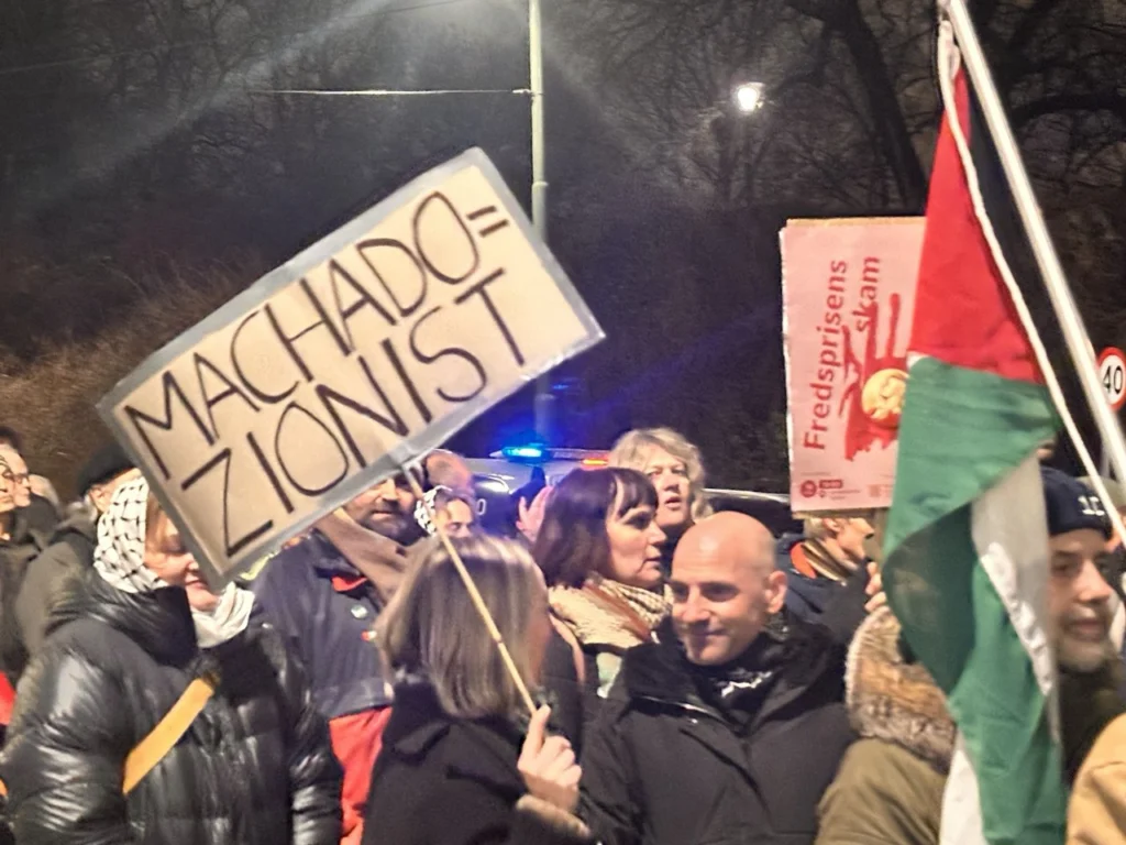 Noruega: masivas manifestaciones contra entrega del Nobel de la Paz a María Corina Machado 14 fotos marcha 11