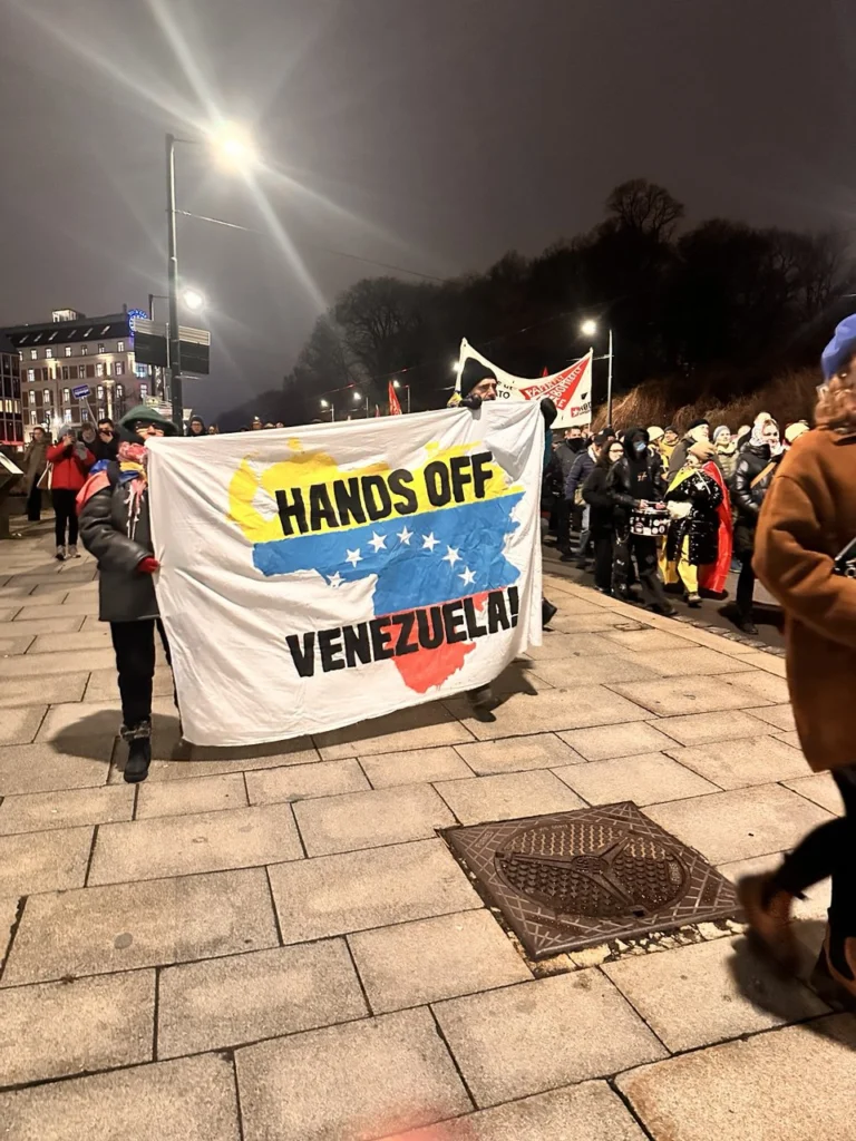 Noruega: masivas manifestaciones contra entrega del Nobel de la Paz a María Corina Machado 10 fotos marcha 15