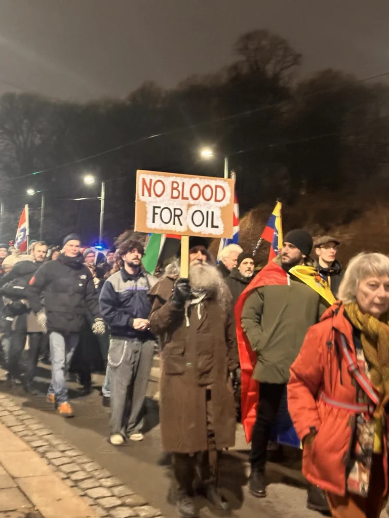 Noruega: masivas manifestaciones contra entrega del Nobel de la Paz a María Corina Machado 5 fotos marcha 3