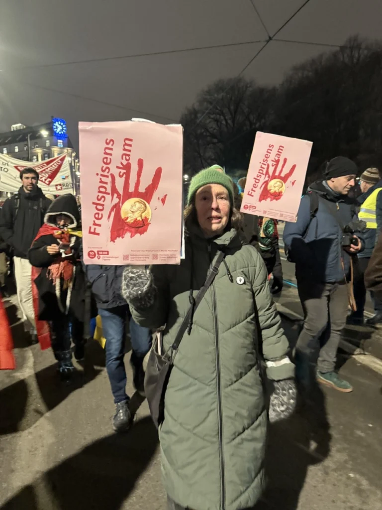 Noruega: masivas manifestaciones contra entrega del Nobel de la Paz a María Corina Machado 2 fotos marcha 5