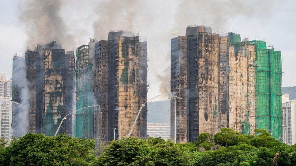 Hong Kong creará una comisión independiente para investigar el incendio