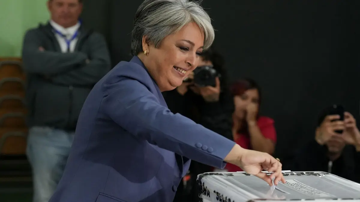 jara vota balotaje chile 14dic25.jpg