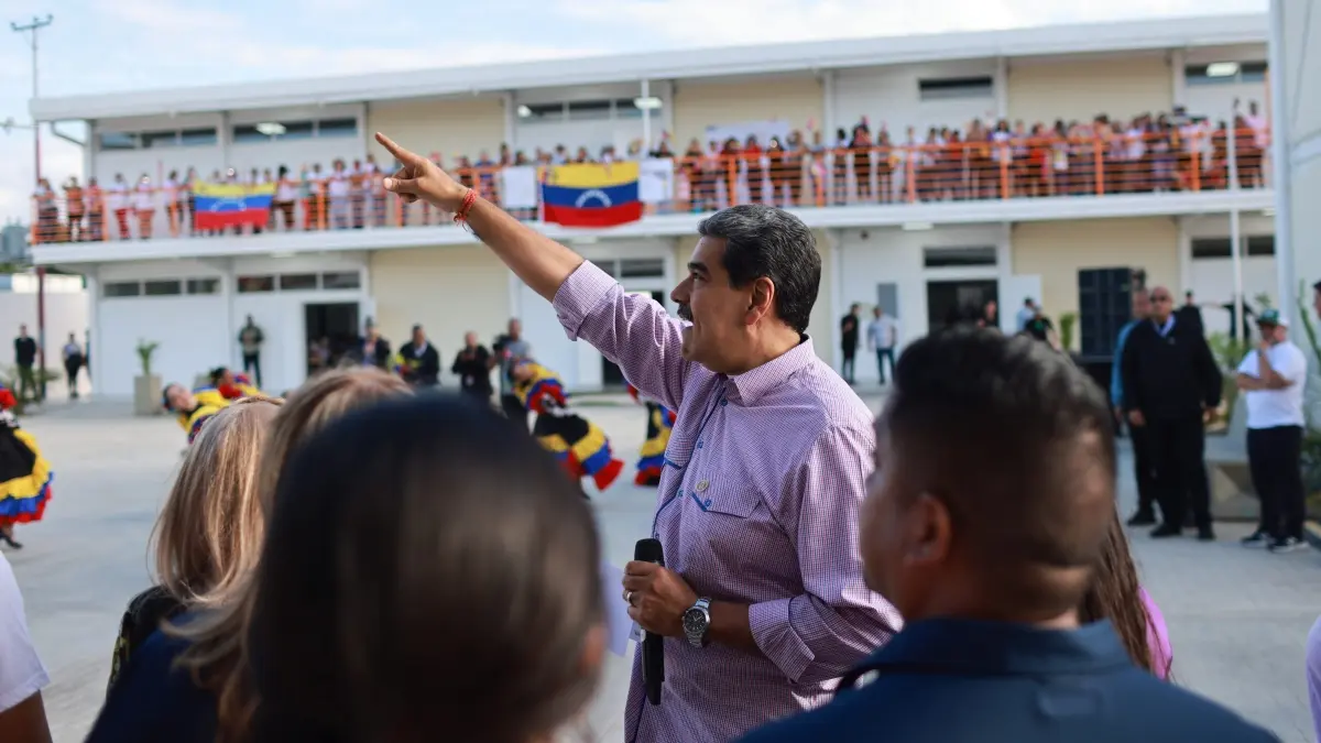 maduro escuela mujer 30dic2025 empoderamiento.jpg