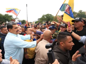 Presidente Maduro llama a defender Venezuela y refundar la Gran Colombia 11 maduro prensa presidencial