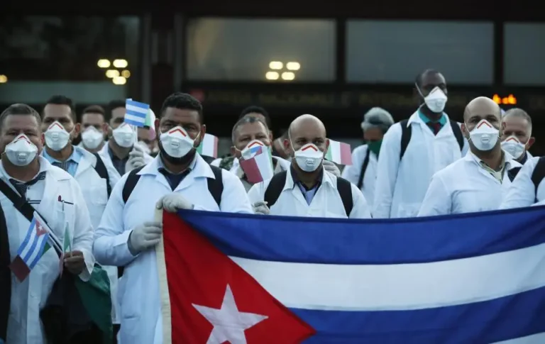 medicos cubanos