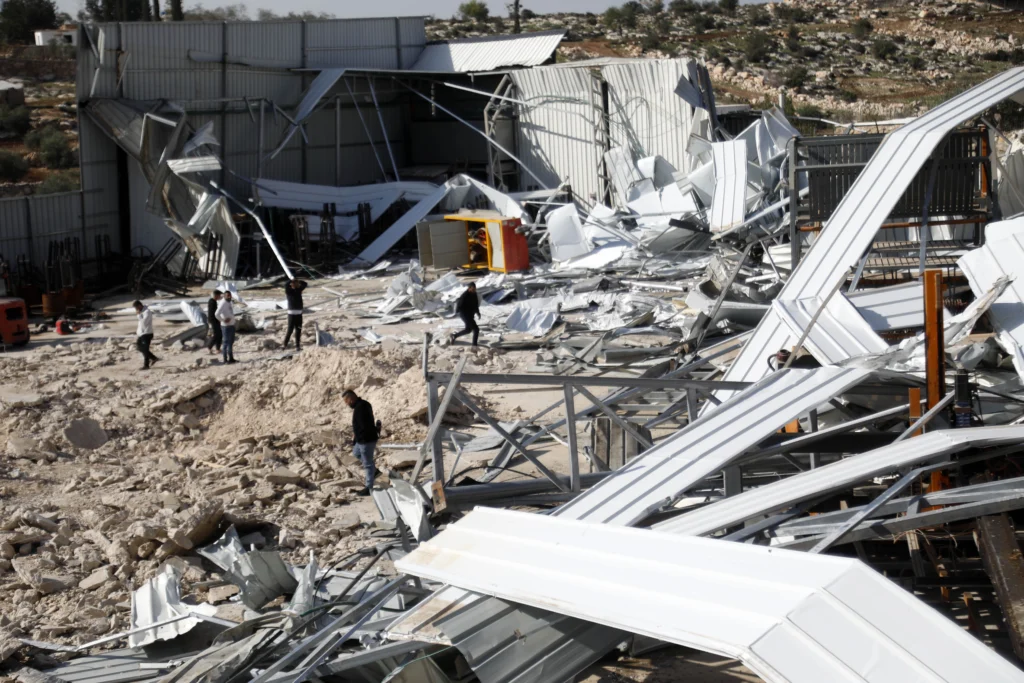 Redadas en Cisjordania dejan muertos y heridos mientras Israel continúa masacres en Gaza 2 mideast westbank hebron demolitioncmxztpe000011 20251204 pepfn0a001
