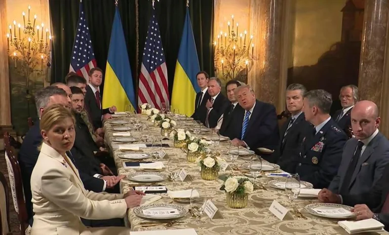 trumpzelenskymeetinfloridaondraftofpeaceplanxxjpbee000003 20251229 cbmfn0a001