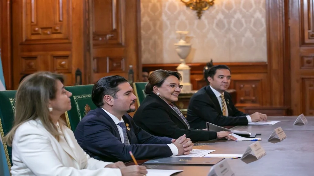 Consejo de Ministros de Honduras estudia proceso de transición gubernamental