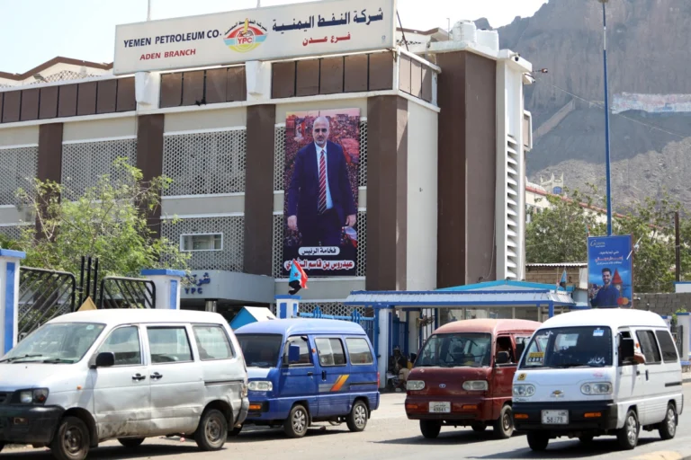 Huida del líder separatista yemení profundiza crisis en el sur del país