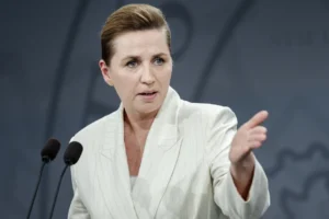 Primera Ministra de Dinamarca ordena abrir fuego en caso de invasión de EE.UU. a Groenlandia