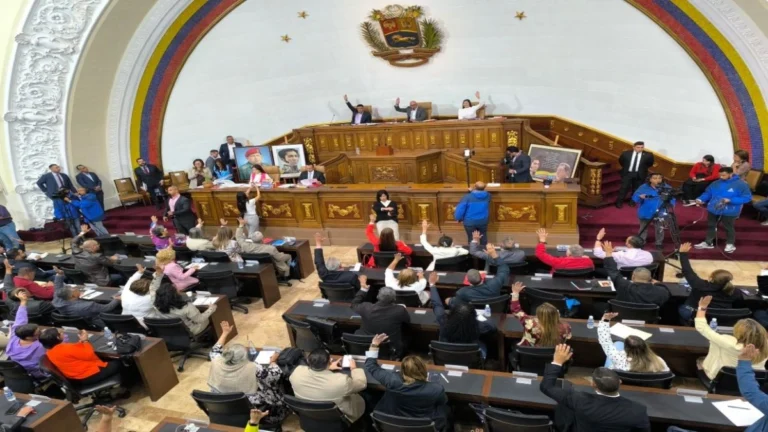 an de venezuela foto con el mazo dando