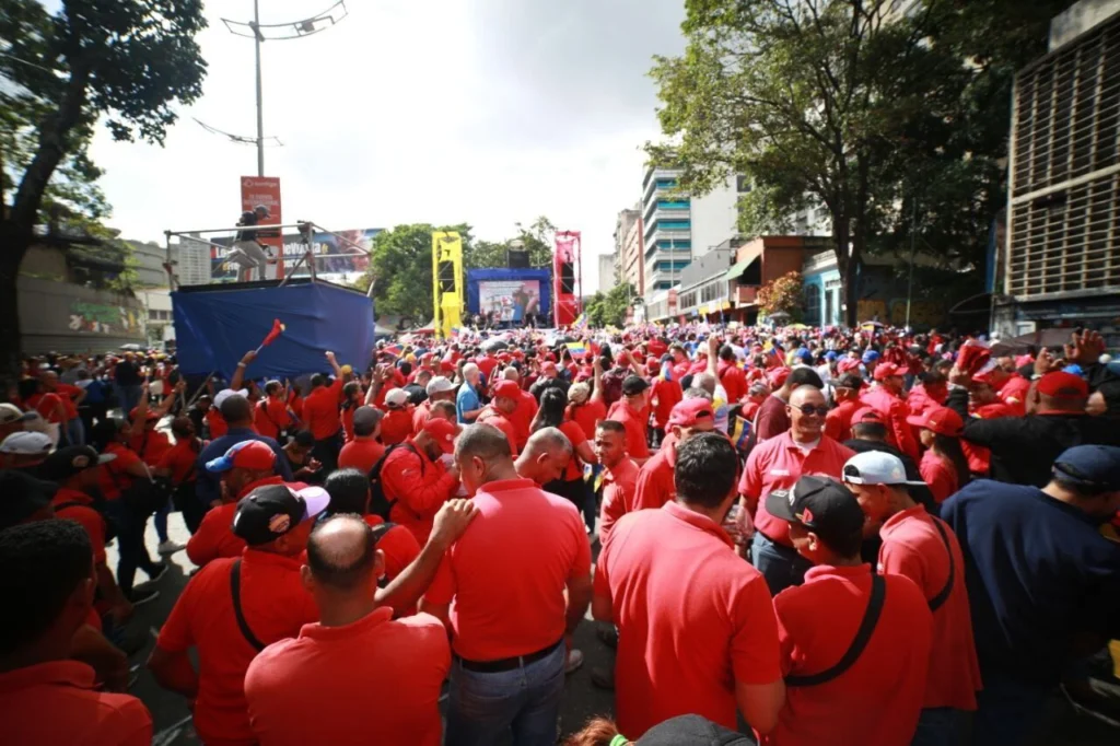 En imágenes: Trabajadores petroleros marchan en respaldo a reforma de Ley de Hidrocarburos 3 galeria portada 02