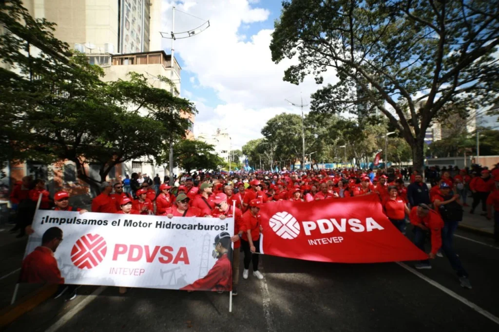 En imágenes: Trabajadores petroleros marchan en respaldo a reforma de Ley de Hidrocarburos 10 galeria portada 10