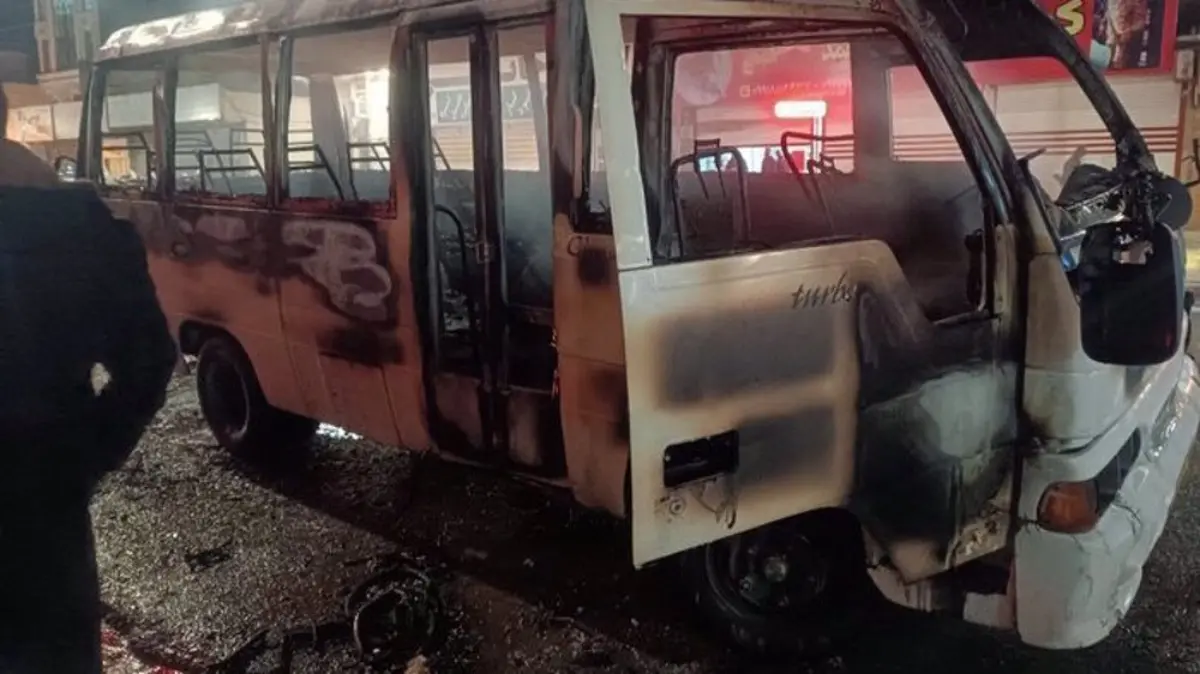 iran bus incendiado irna 6en26.jpg