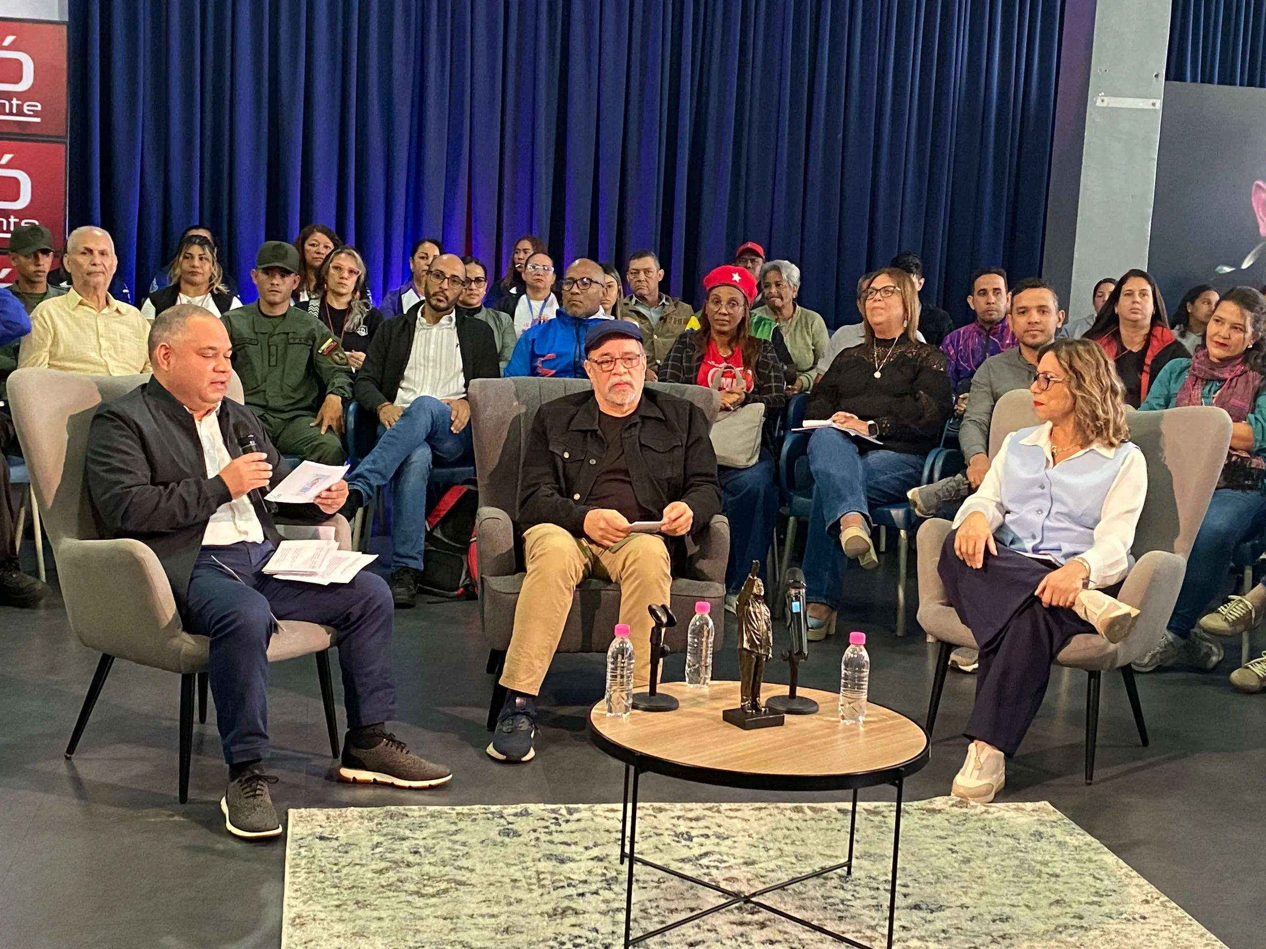 photo 5174879307975822237 w.jpg