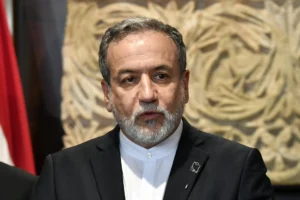 Canciller de Irán confirma que Líder Supremo está a salvo y en funciones