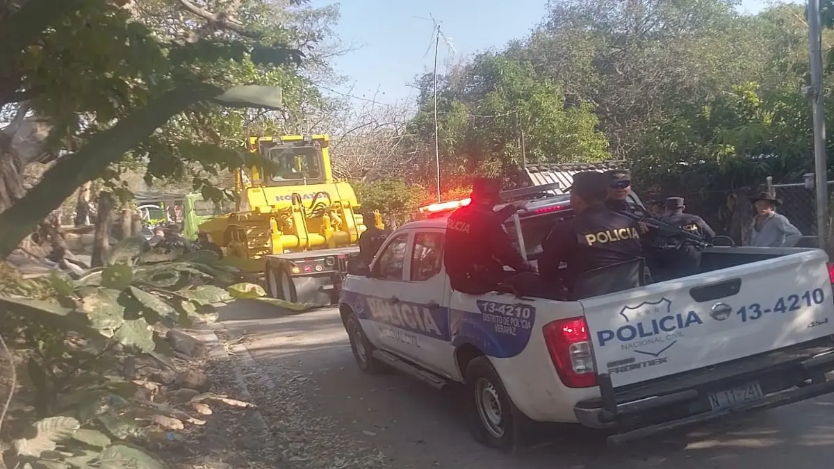 el salvador ocupacion policial san francisco angulo foto oscarmachon.jpg