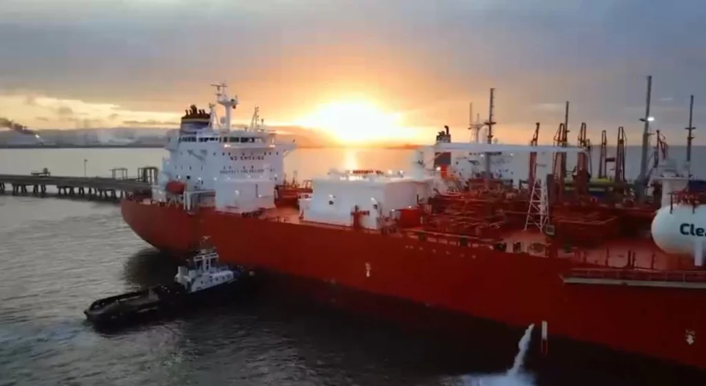 Zarpó desde Venezuela buque con primer cargamento de GLP