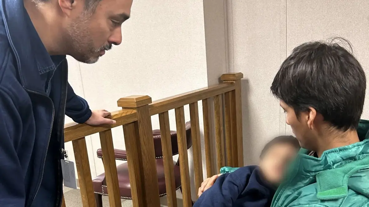 liam conejo foto congresista joaquin castro 28ene2026.jpg