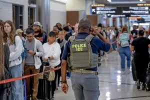 agente ice aeropuerto