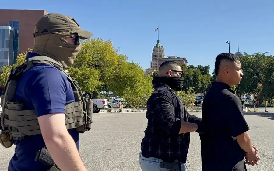 agentes ice eeuu migrante