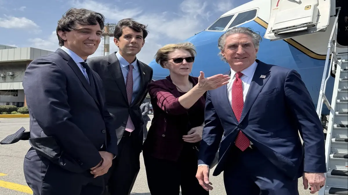 eeuu doug burgum arribo venezuela foto embajada eeuu.jpg