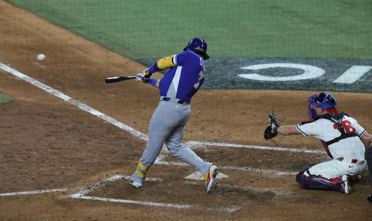 eugenio suarez01.jpg