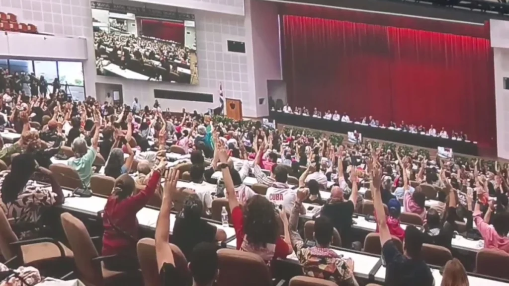 I membri del convoglio MA USA alzano la mano20Marz2026
