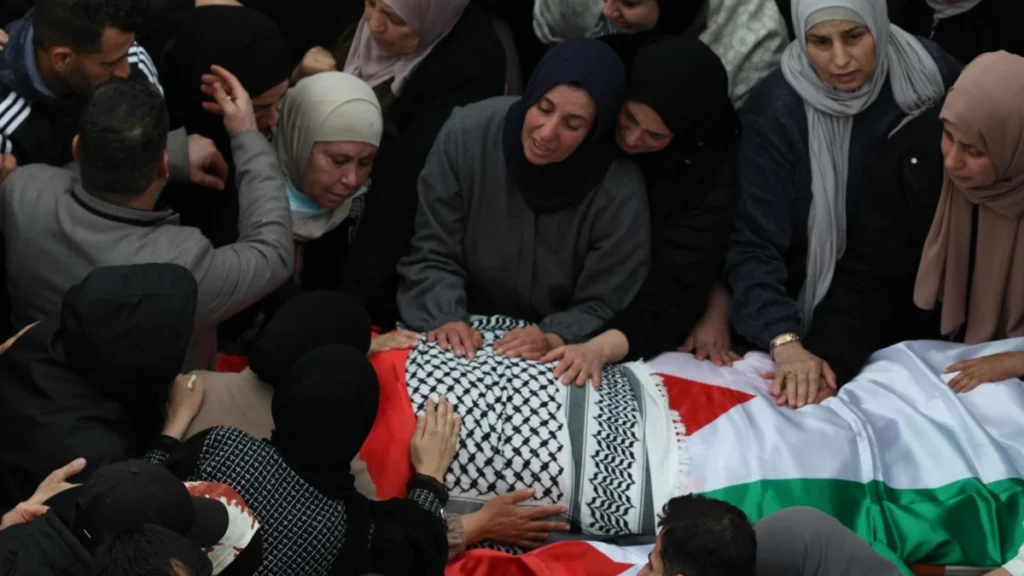 Soldados de Israel asesinan a cuatro miembros de familia en Cisjordania