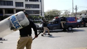 Al menos ocho muertos en Pakistán en protestas por el asesinato del ayatolá Alí Jamenei