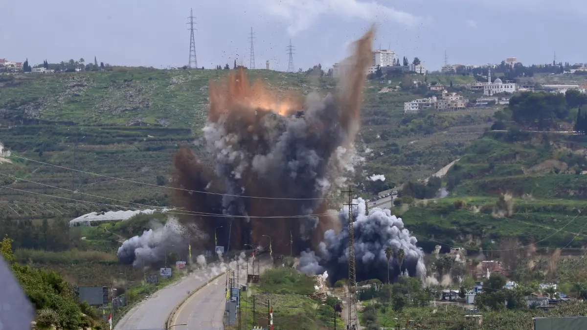 puente qasmiyeh sur libano destruido israel 22marz26.jpg