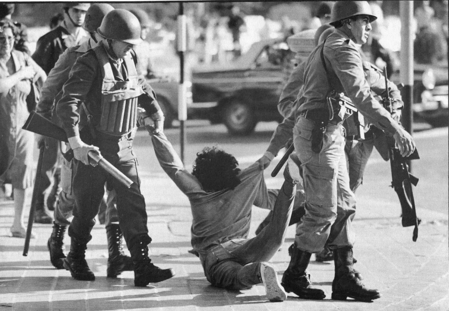 5 acao repressiva durante a confederacao geral do trabalho de 1982 1536x1067 2