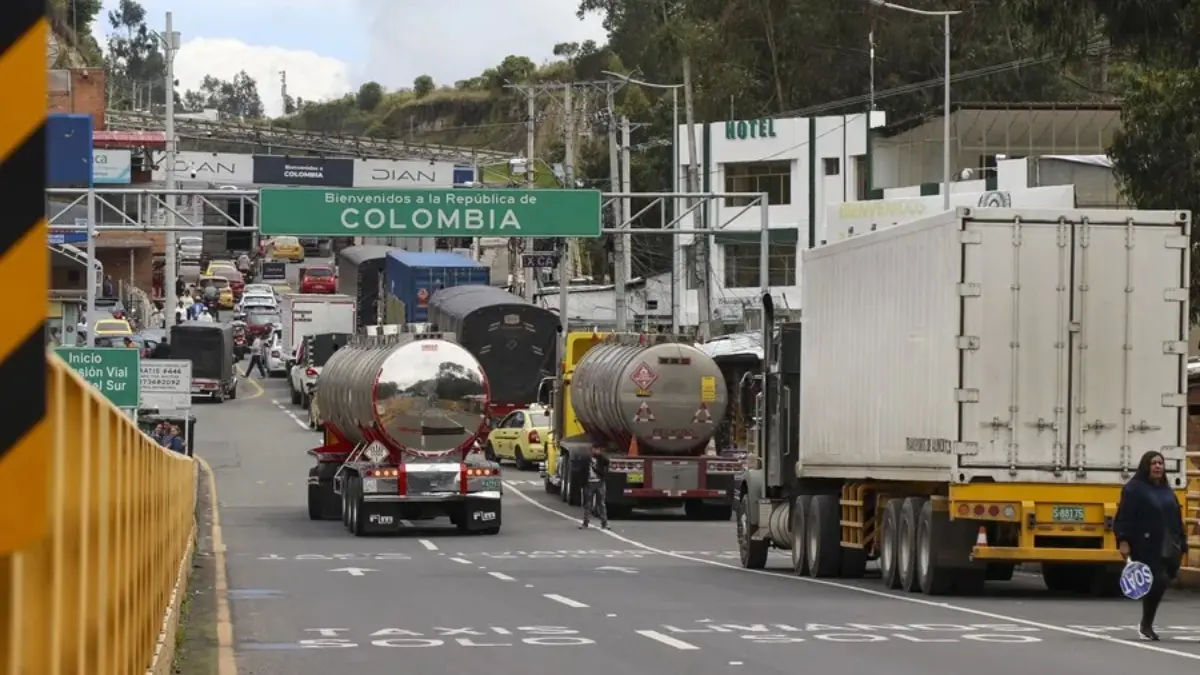 ame7792 ecuador colombia.jpg