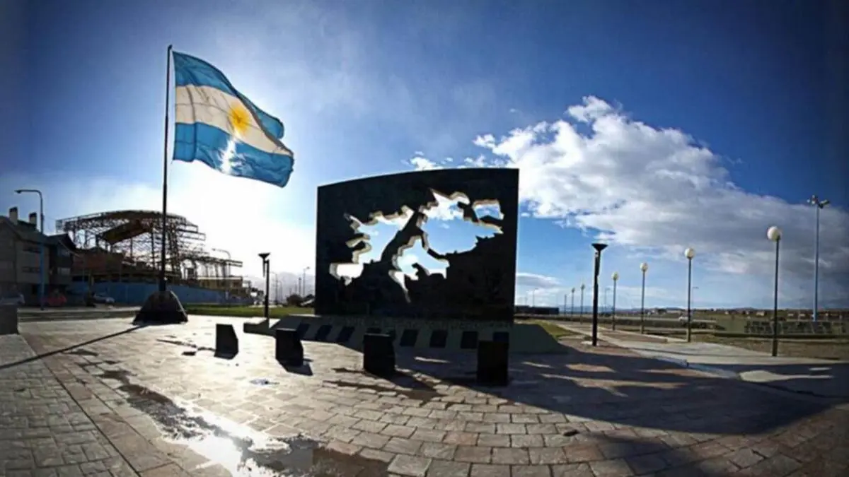 argentina monumento islas malvinas.jpg