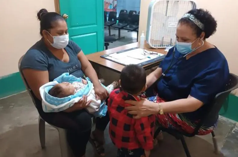 Médicos cubanos. Por encima de la mar, a sangre y cariño 12 brigada de cuba en guatemala.jpg