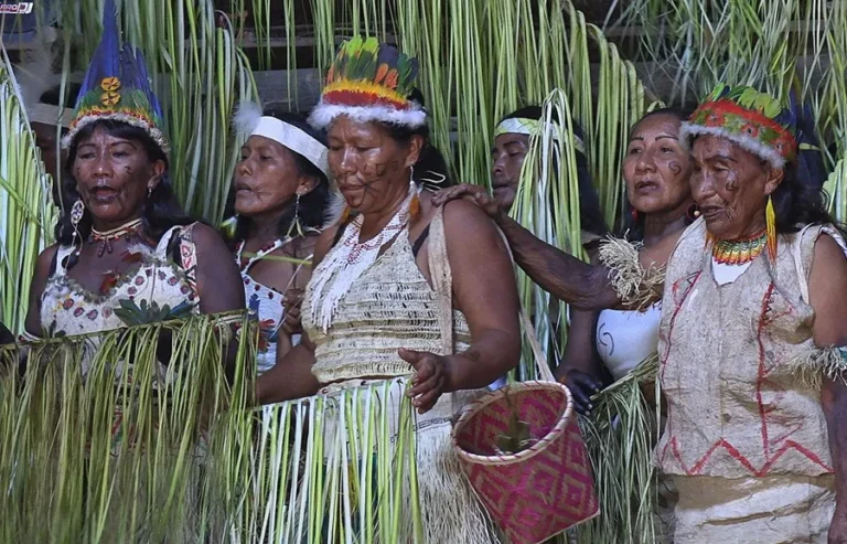 Gobierno colombiano entregará tierras a más de 1.300 familias indígenas
