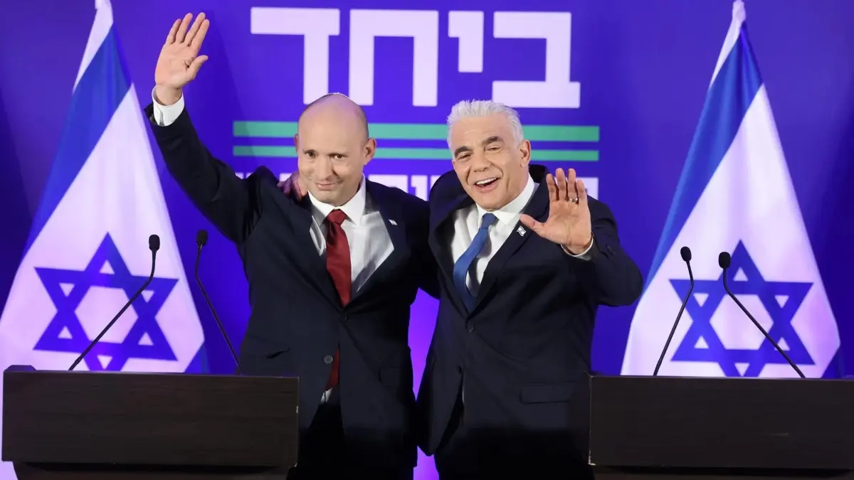 el lider de la oposicion israeli y el ex primer ministro se alian en juntos el partido que quiere echar a netanyahu del gobierno.jpg