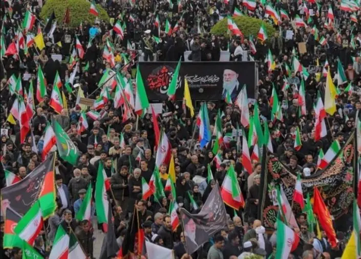 IRÁN: DUELO NACIONAL POR LÍDER SUPREMO ASESINADO